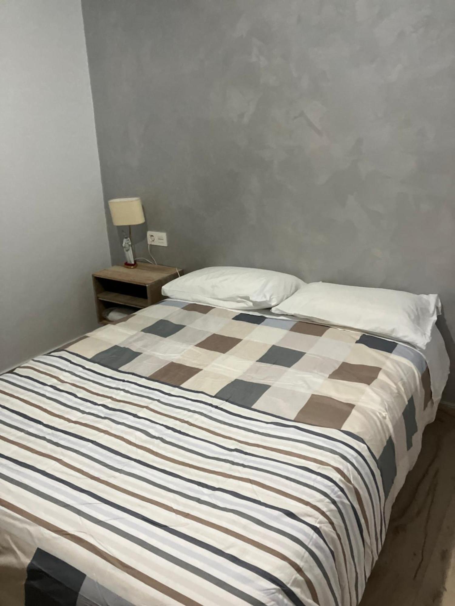 Apartamento En Camino De Ronda De Dos Habitaciones Y Salon Granada Exteriör bild